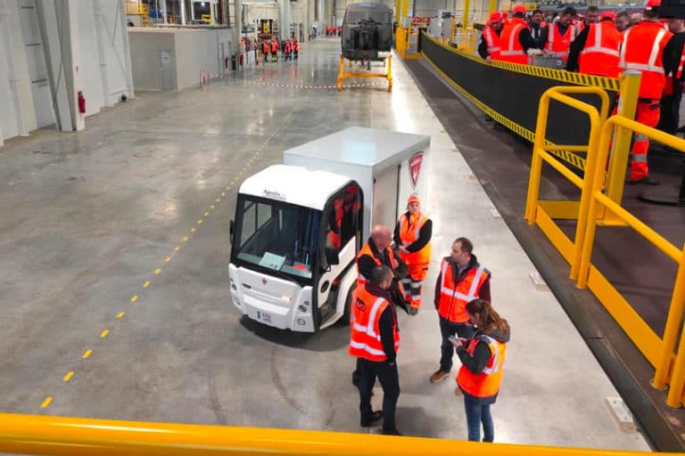 Eldrivna arbets- och servicefordon för industrier
