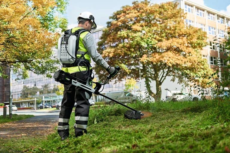 Effektiv och miljövänlig grönyteskötsel med batteridrivna redskap