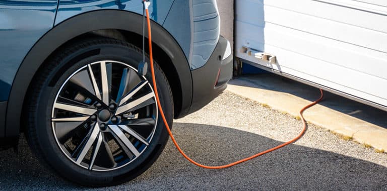 En elbil är tyngre än en dieselbil, hur påverkas då däcken?