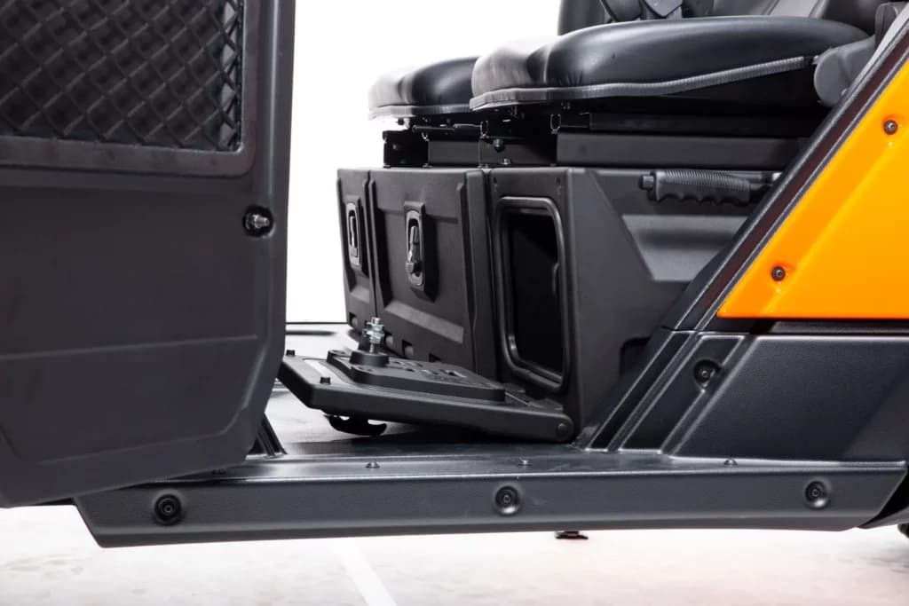 FÖRVARINGSFACK UNDER SÄTE