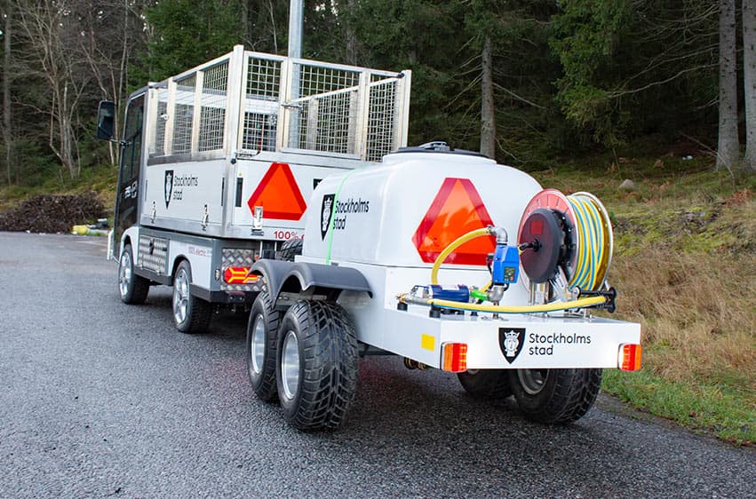 Trailer med vattentank och pump
