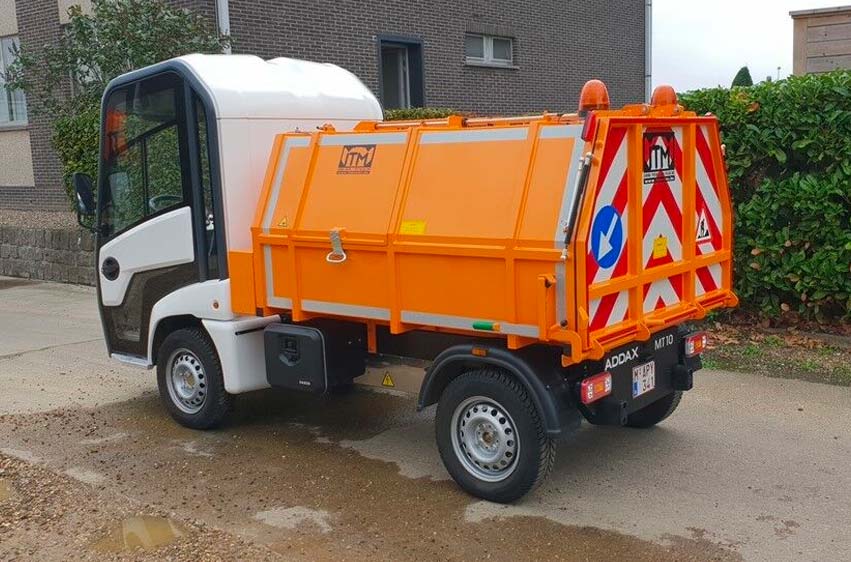 Addax MT eldrivet arbetsfordon med sopcontainer