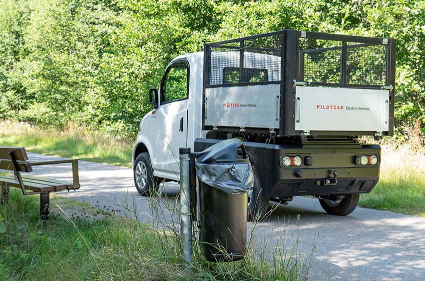 Pilotcar P-1000 flak med svart lövgaller 2