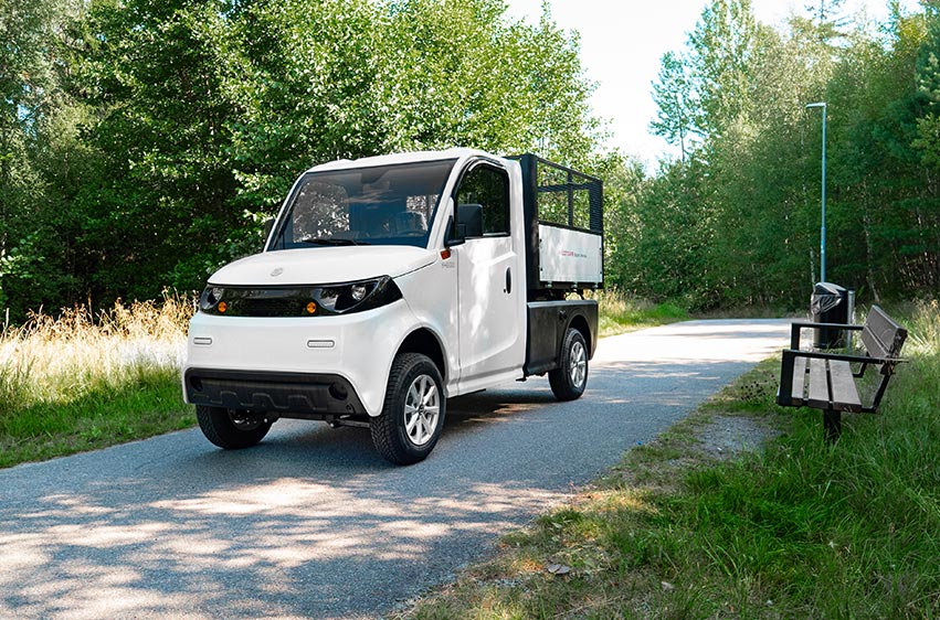 Pilotcar P-1000 flak med svart lövgaller 1